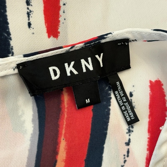 DKNY – Vertical Stripe Sleeveless Top – Medium - Picture 9 of 10